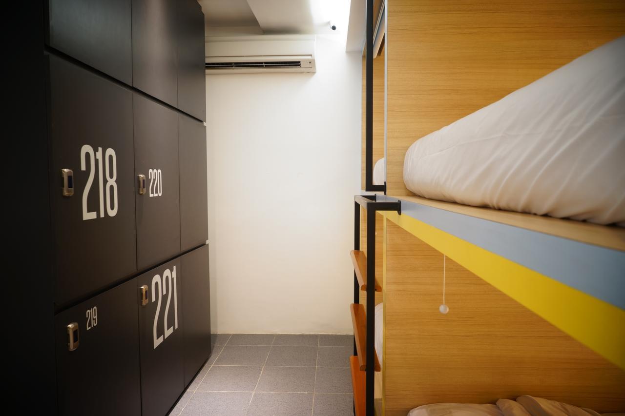 Borough Capsule Hostel Bali Legian Dış mekan fotoğraf