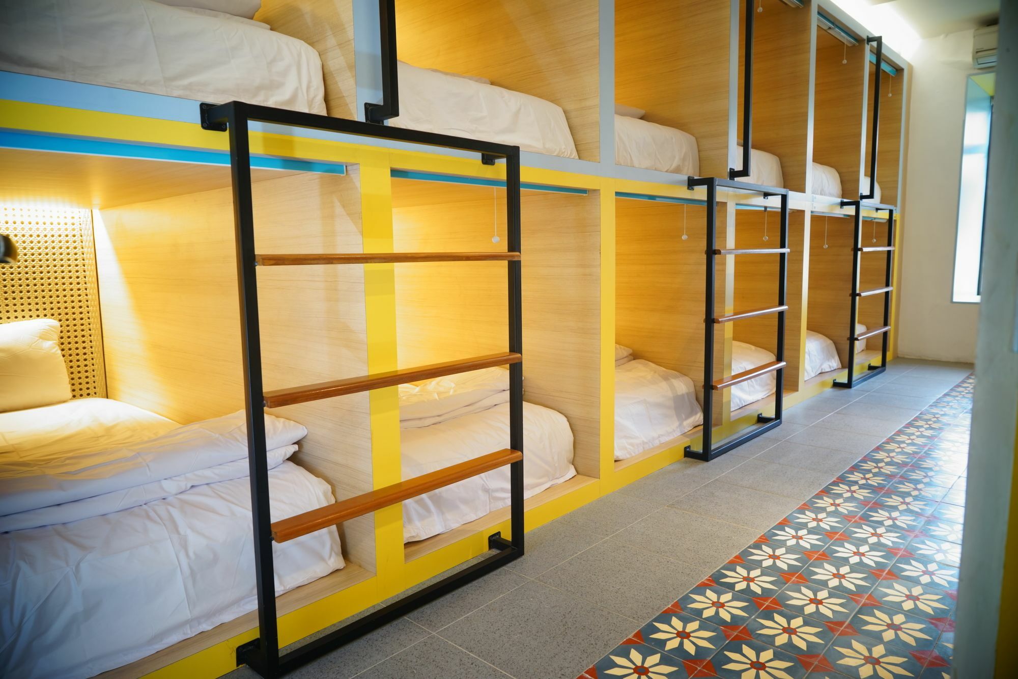 Borough Capsule Hostel Bali Legian Dış mekan fotoğraf